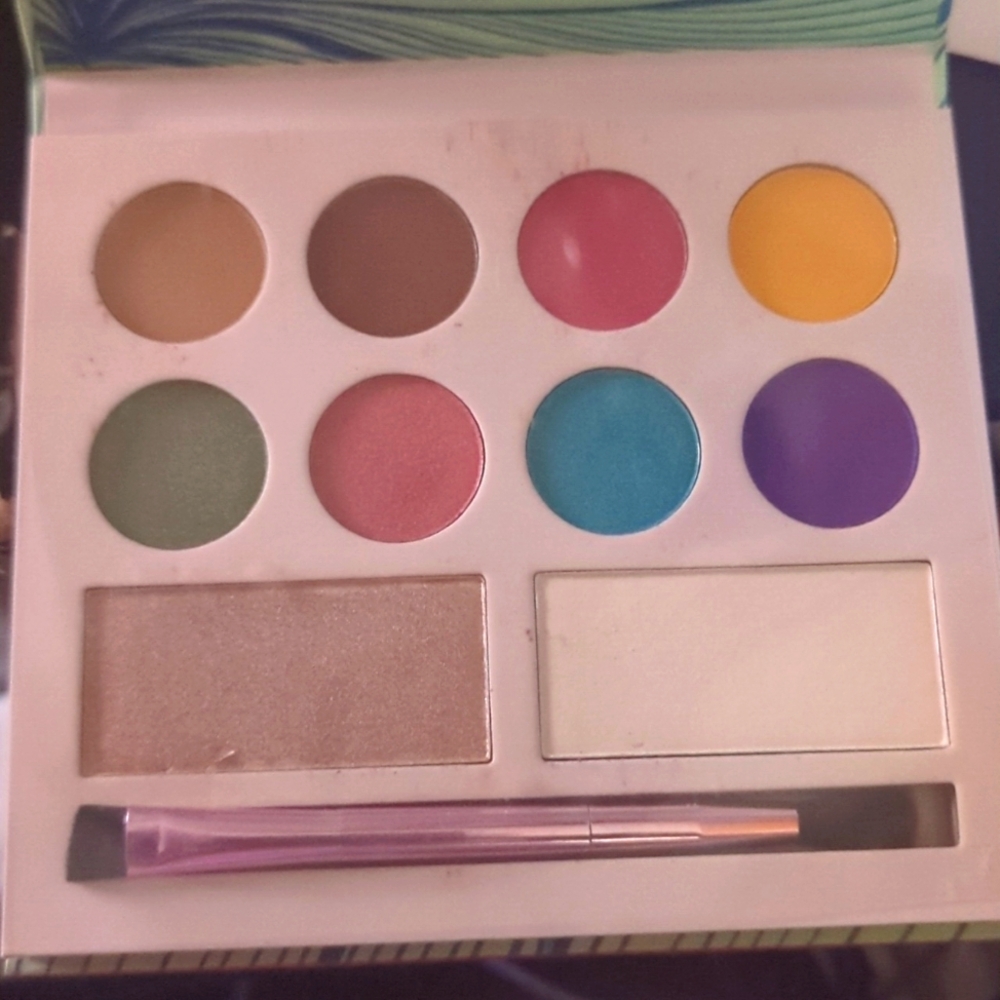 Laura Sanchez Moods Eyeshadow Palette